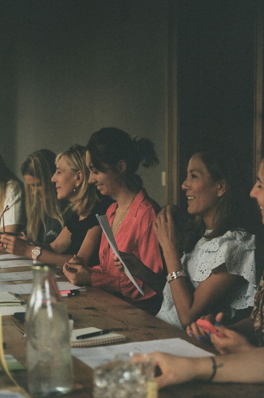 Guests smiling around the table during the workshop